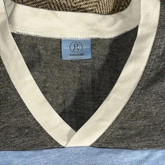 GARTH BROOKS ‼️OFFICIAL MERCH‼️ v-neck blue short sleeve t-shirt concert tour M - Picture 2 of 8